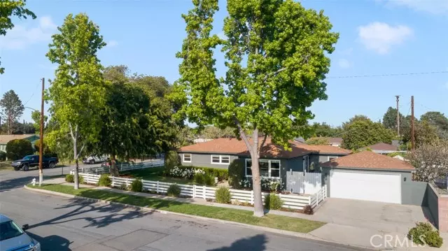 2327 Larchmont AVE, Santa Ana, CA 92706