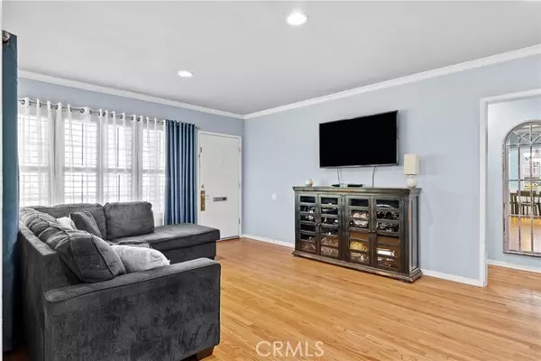 Burbank, CA 91501,1046 E Grinnell DR