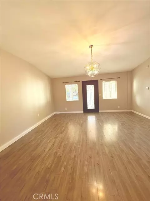 Van Nuys, CA 91401,13240 Archwood ST