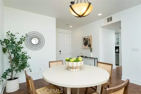 Los Angeles, CA 90069,817 N Alfred ST 205