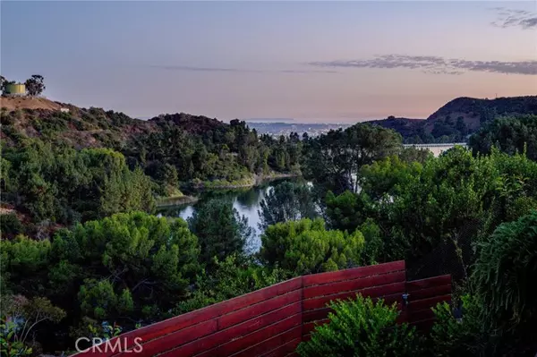 Los Angeles, CA 90068,3016 Arrowhead DR