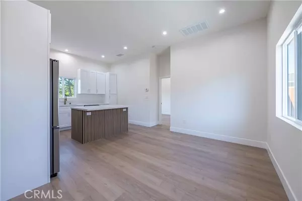 Thousand Oaks, CA 91360,1452 Calle Madreselva B