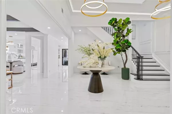 Huntington Beach, CA 92647,16401 Serenade LN
