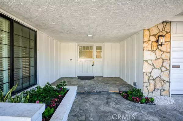 Huntington Beach, CA 92647,16401 Serenade LN