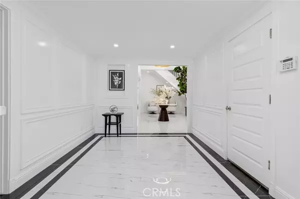 Huntington Beach, CA 92647,16401 Serenade LN