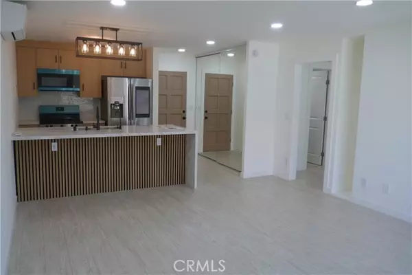 Santa Ana, CA 92704,2521 W Sunflower AVE D4