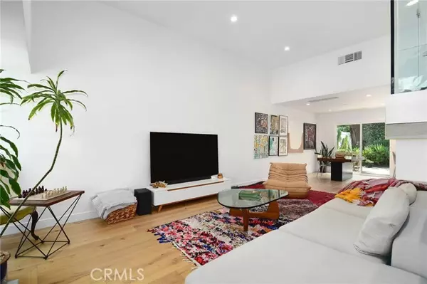 Encino, CA 91436,17084 Escalon DR