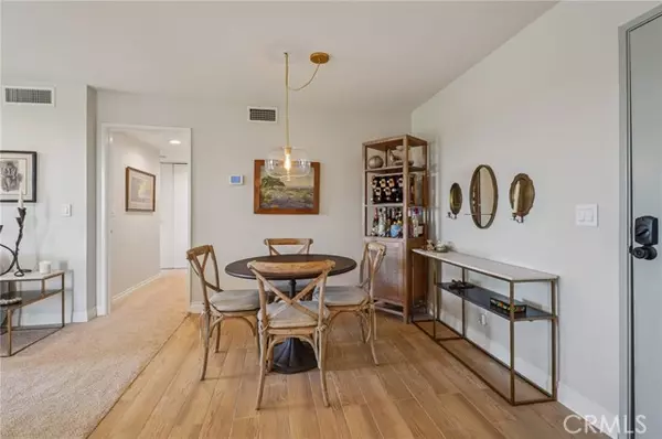 Los Angeles, CA 90042,4239 Via Arbolada 208