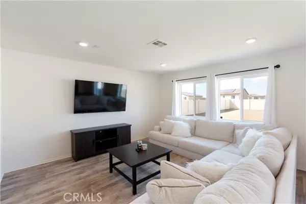 Adelanto, CA 92301,10276 Vanessa CT