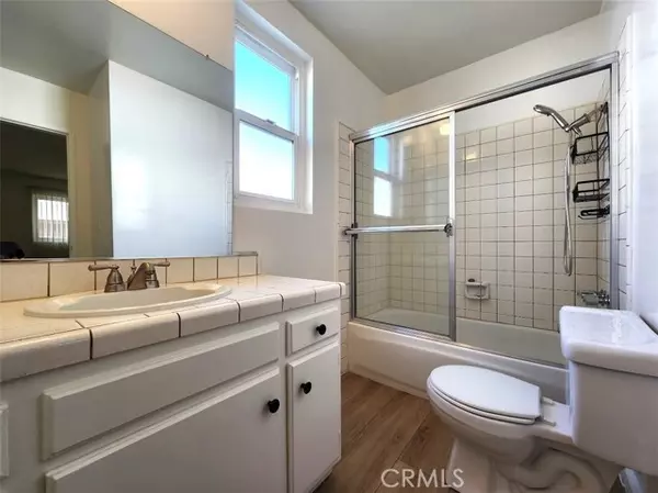 Encino, CA 91316,5301 Yarmouth AVE 12
