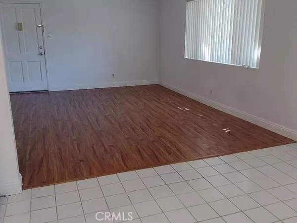 Tarzana, CA 91356,18619 Collins ST F20