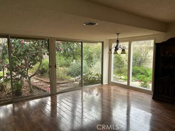 Pasadena, CA 91107,1215 Coronet