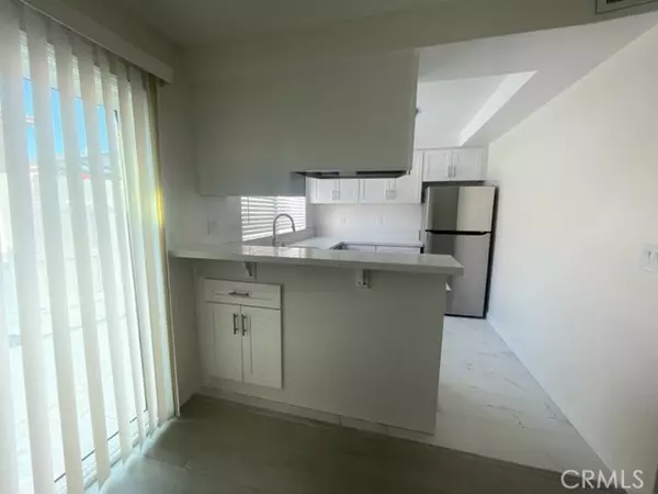 Huntington Beach, CA 92647,17061 Grove Circle 4