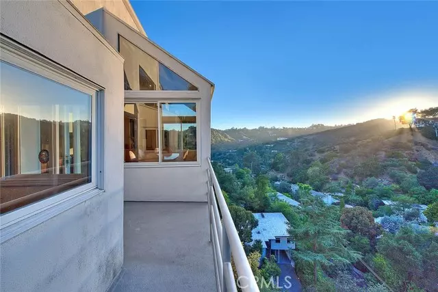 2579 Leicester DR, Los Angeles, CA 90046