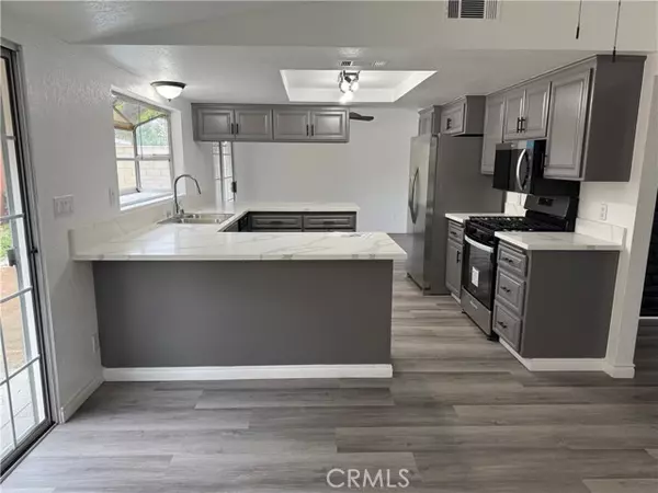 2435 West Broadway, Anaheim, CA 92804