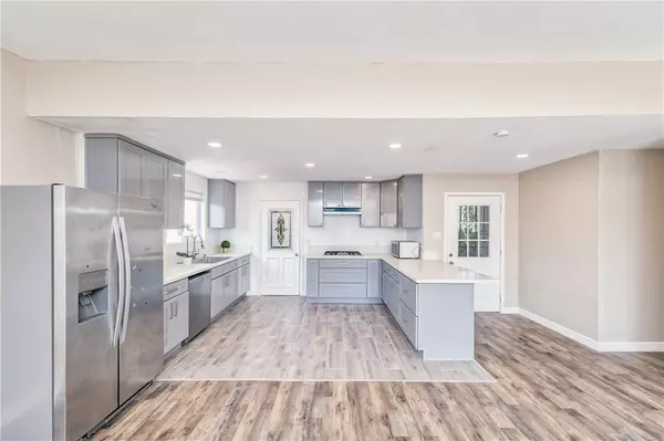 La Puente, CA 91744,332 Palamos AVE