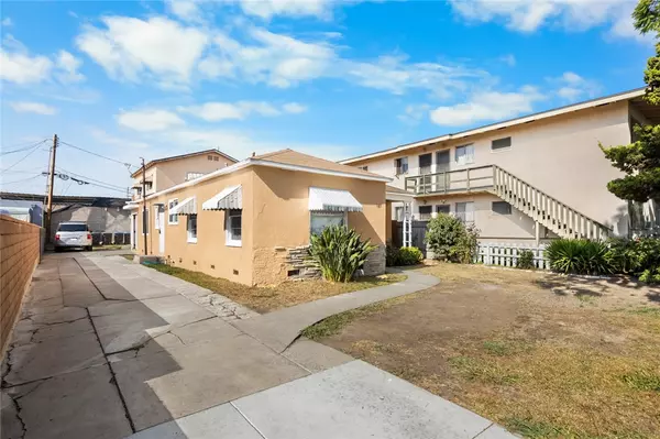 Santa Ana, CA 92707,105 E Pomona ST