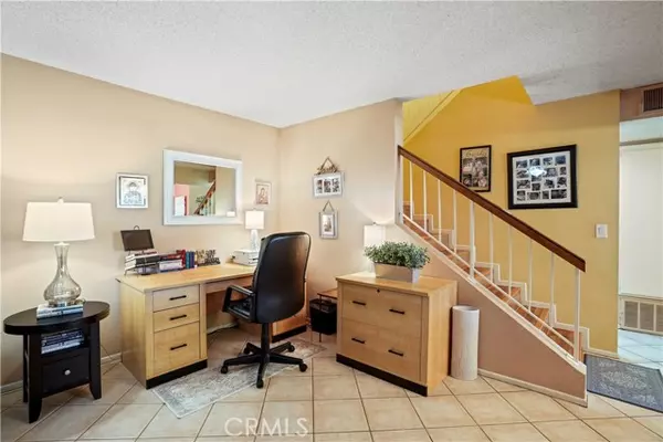 Northridge, CA 91324,18526 Mayall Street L