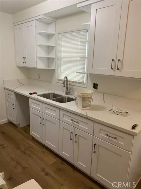 Burbank, CA 91506,1025 W Clark AVE