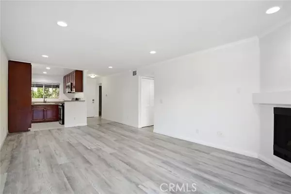 Woodland Hills, CA 91367,5525 Canoga AVE 129