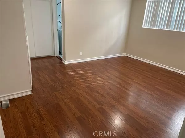 Tarzana, CA 91356,18619 Collins ST F8