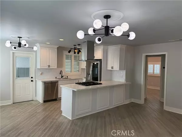 Azusa, CA 91702,211 N Pasadena