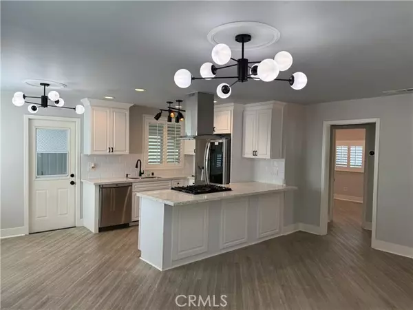 Azusa, CA 91702,211 N Pasadena