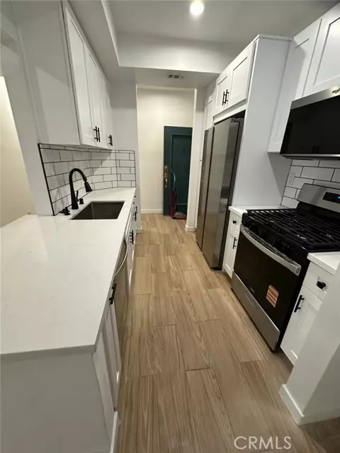 19009 Sherman WAY 29, Reseda, CA 91335