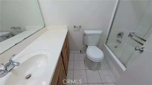 Tarzana, CA 91356,18620 Hatteras St 119