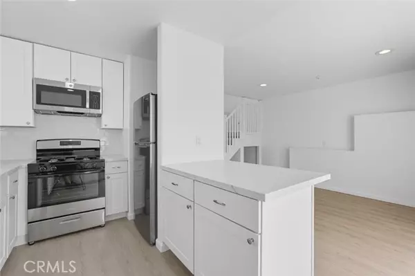 Manhattan Beach, CA 90266,229 16th PL