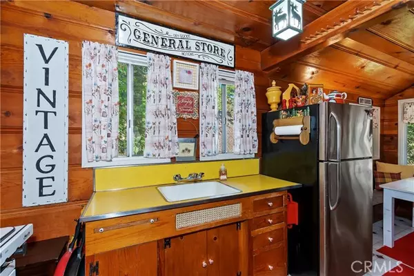 Crestline, CA 92325,23718 Scenic DR