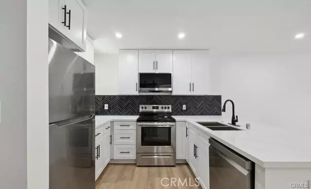 Encino, CA 91316,17000 Burbank BLD 215