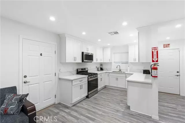 6738 Coldwater CYN, North Hollywood, CA 91606