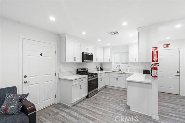 6738 Coldwater CYN, North Hollywood, CA 91606