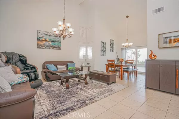 2261 Whiteoak LN, Corona, CA 92882