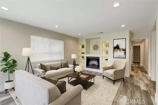 404 E Glendale DR, Orange, CA 92865
