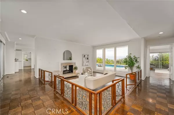 20193 Adele DR, Woodland Hills, CA 91364
