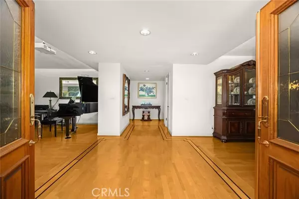 Bradbury, CA 91008,215 Barranca