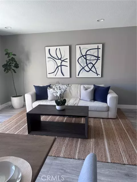 Orange, CA 92868,700 W La Veta AVE O-5