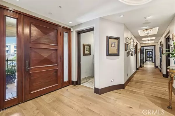 La Jolla, CA 92037,357 Coast BLD