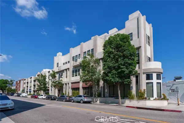 Glendale, CA 91205,230 S Jackson 305