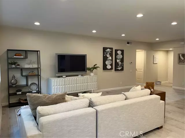 West Hollywood, CA 90069,1025 N Kings RD 105