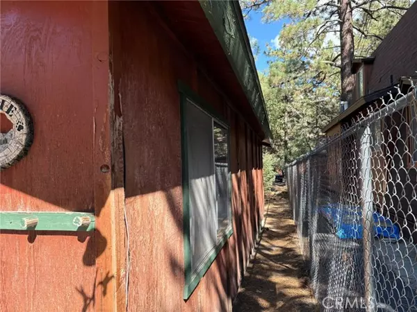 Sugarloaf, CA 92386,343 Holmes LN