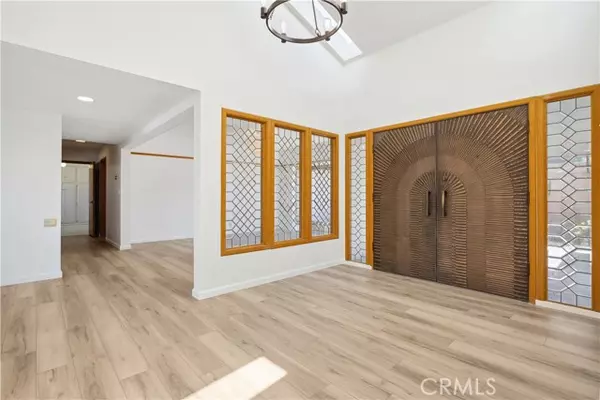 Encino, CA 91436,16347 Mandalay DR