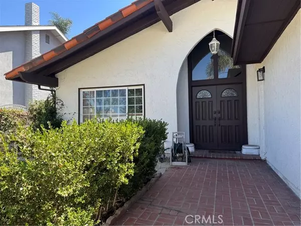 Orange, CA 92869,353 S Heatherstone ST