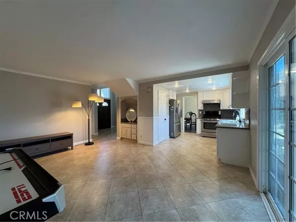 Orange, CA 92869,353 S Heatherstone ST