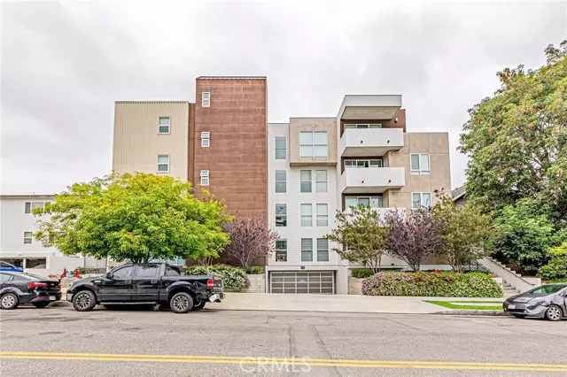 Los Angeles, CA 90004,4813 Oakwood AVE 201