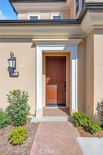 Irvine, CA 92618,107 Eversedge