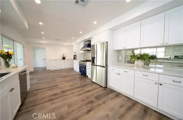 Woodland Hills, CA 91364,5105 Lubao AVE