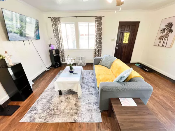 Oakland, CA 94603,9325 Hillside St